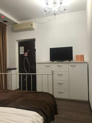 Гостевой дом Bucharest Center Villa Бухарест Стандартный двухместный номер с 1 кроватью и собственной ванной комнатой-11
